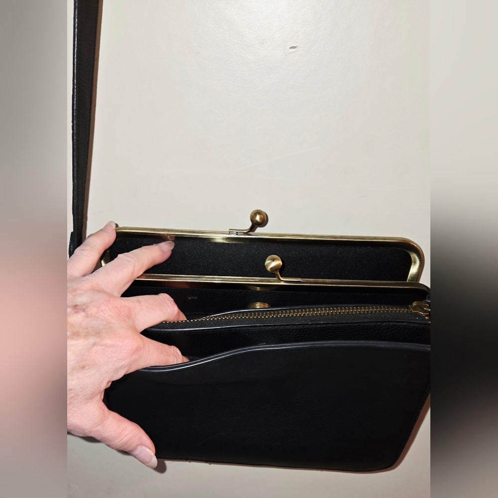 Universal Thread Black Kiss Lock/Zipper Crossbody Purse